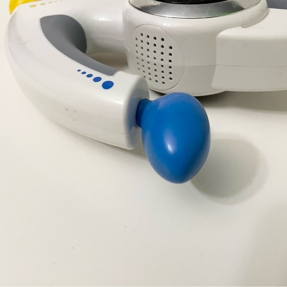 Bop It XT 2010 Handheld Electronic Talking Game - Picture 2 of 15
